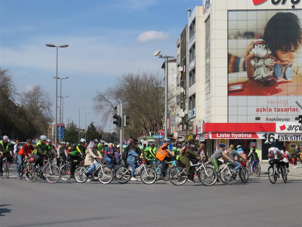 Dünya Kadınlar Günü Bisiklet Turu (10).jpg